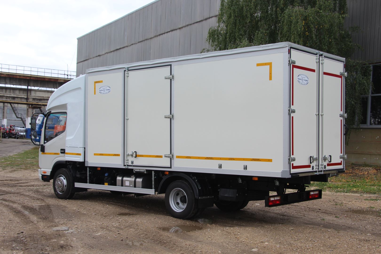 JAC N90 Промтоварный фургон c закабинным спальником