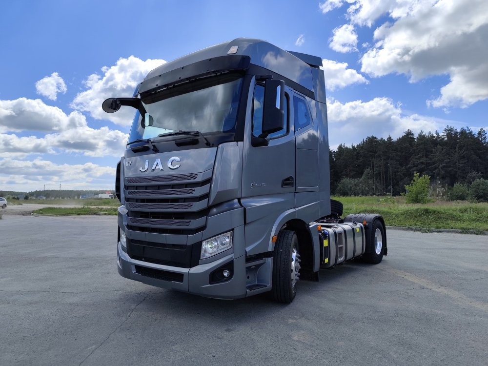Седельный тягач JAC K7