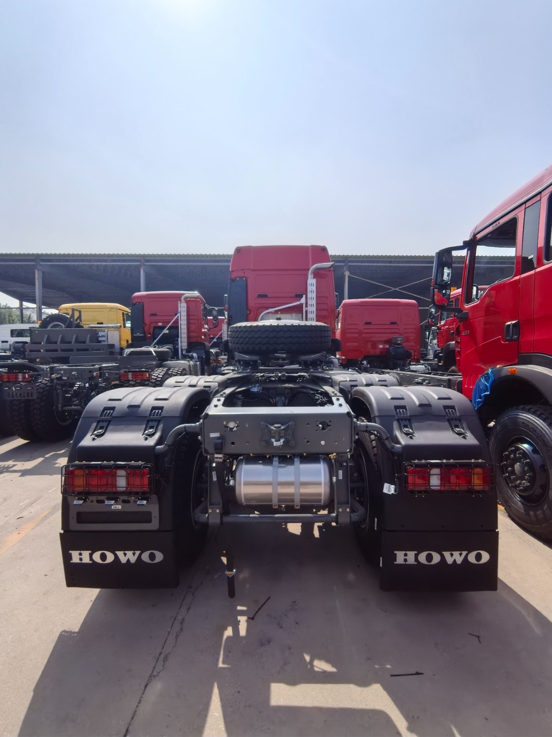 Тягач HOWO T5G 6×6 ZZ4407V395GE1
