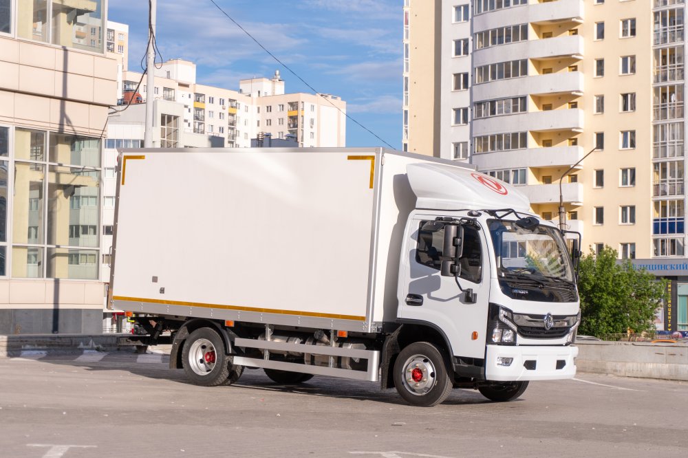 Промтоварный фургон на базе DONGFENG Z55N