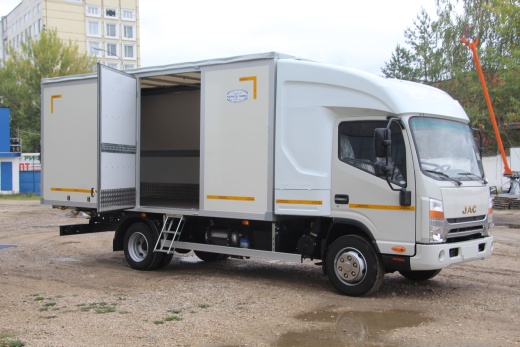 JAC N90 Промтоварный фургон c закабинным спальником