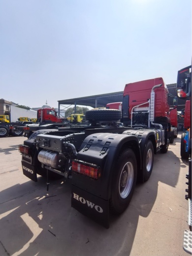 Тягач HOWO T5G 6×6 ZZ4407V395GE1