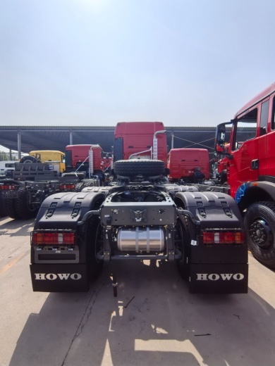 Тягач HOWO T5G 6×6 ZZ4407V395GE1